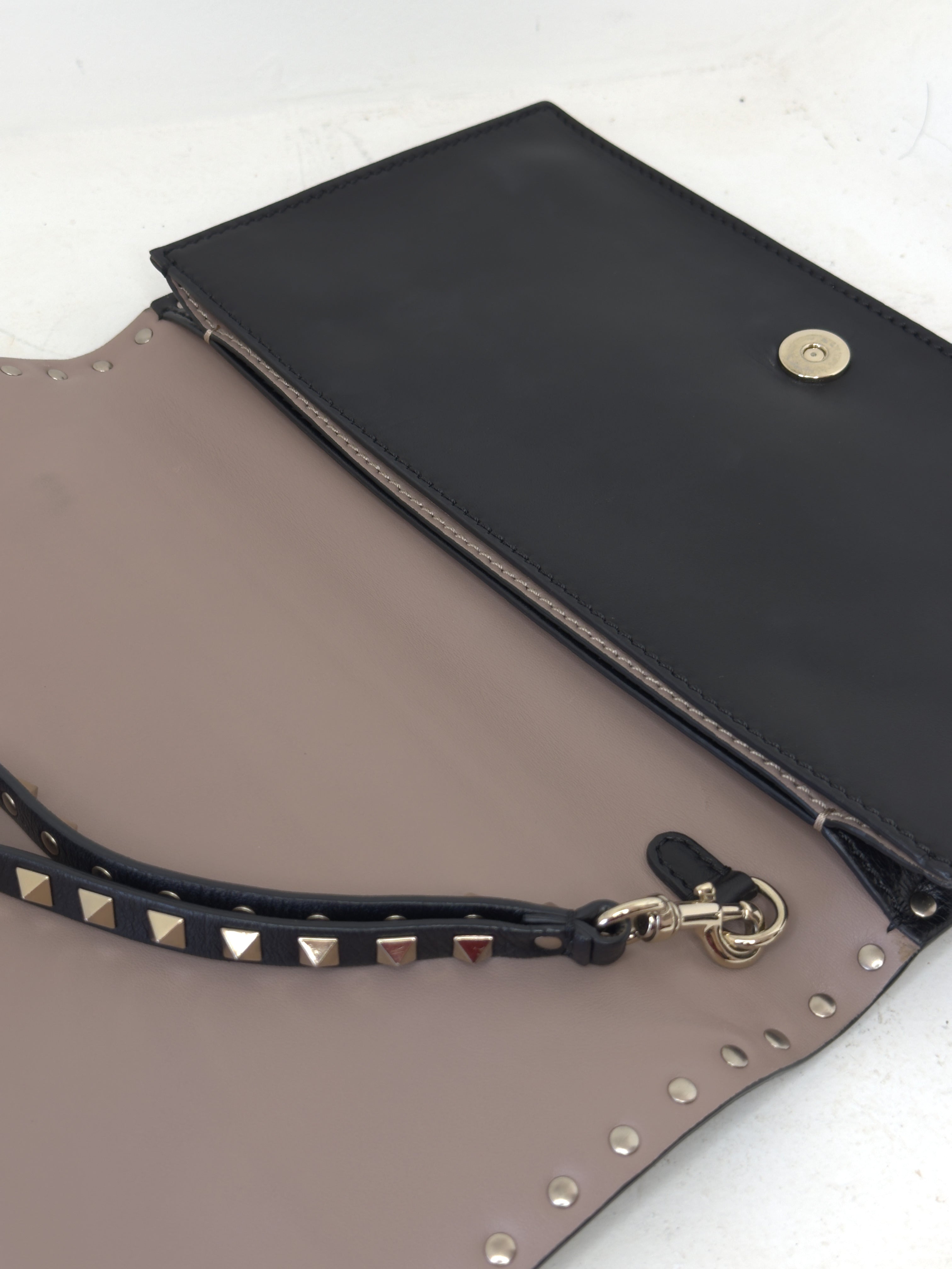 Bolsa Clutch Valentino Rockstud Wristlet