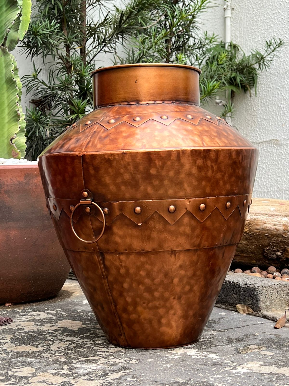 Leiteira decorativa no bronze