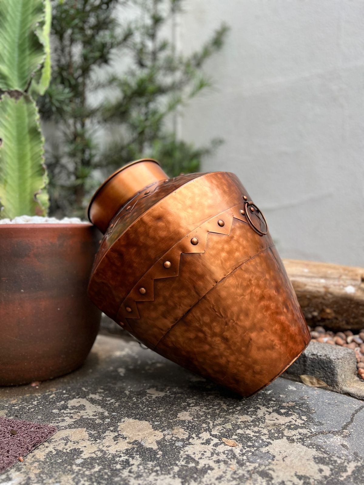 Leiteira decorativa no bronze