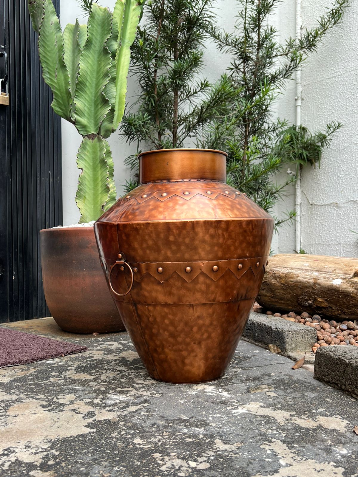 Leiteira decorativa no bronze