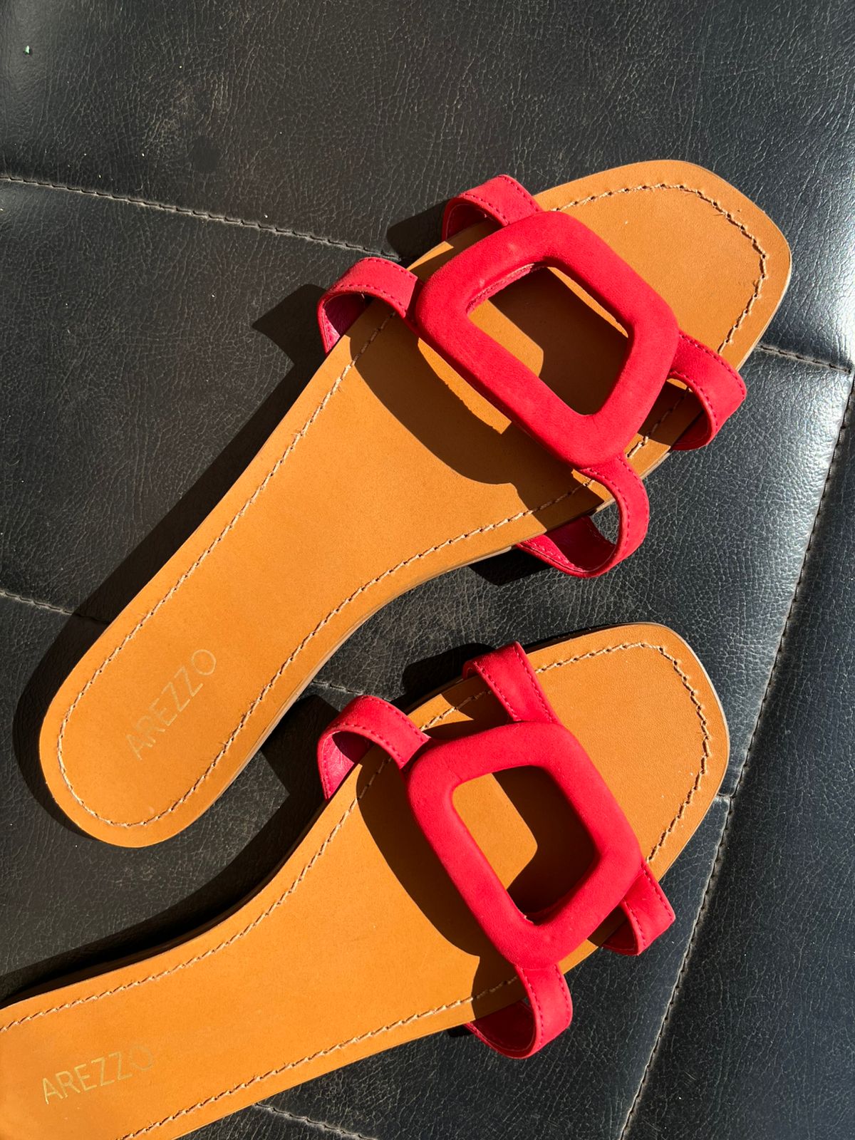 Rasteira em couro Arezzo