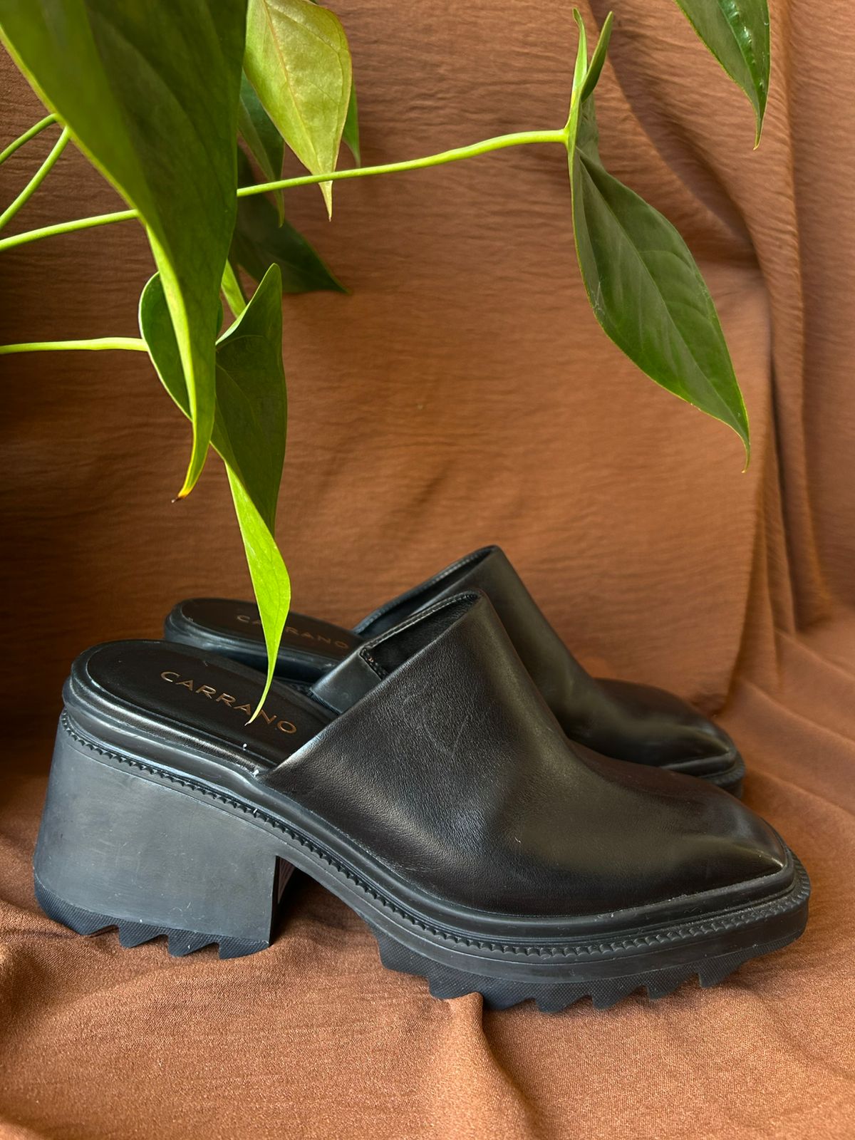 Mule Clog Couro Carrano